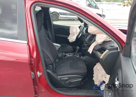 2015 Jeep Cherokee Latitude z USA, uszkodzony, nr VIN 1C4PJMCS1FW546263